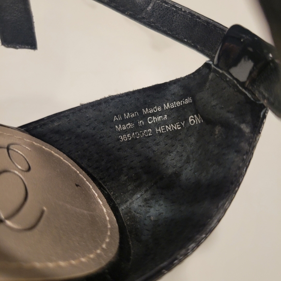 Fergie Strappy Ruffle block heels Size 6 EUC - Picture 7 of 8